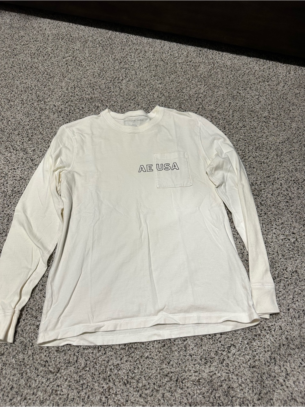 American Eagle Outfitters Long-Sleeve Pocket Tee in Off-White